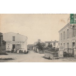 49 LA VARENNE. Hôtel du Lion d'Or au Bas de la Place 1913