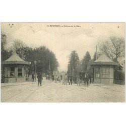 carte postale ancienne 18 BOURGES. Avenue de la Gare animée vers 1910