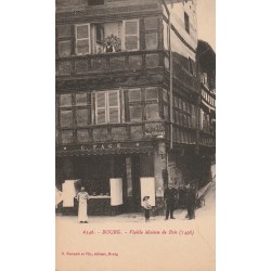 01 BOURG. Boucherie Page sous une vieille Maison de Bois