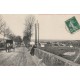 78 BONNIERES-SUR-SEINE. Entrée du Pays et Route de Rouen avec femme regardant le chemin de fer 1908
