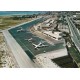 06 NICE. L'Aéroport avec avions et tarmac vue prise vers Cagnes et Antibes