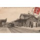 92 GARCHES. Les Quais de la Gare au passage d'un Train 1908