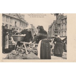 50 VALOGNES. Au Marché aux Légumes vieille Normande de Rocheville