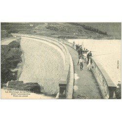 carte postale ancienne 03 COMMENTRY. Pêcheurs sur le Barrage. Timbre Taxe 1909