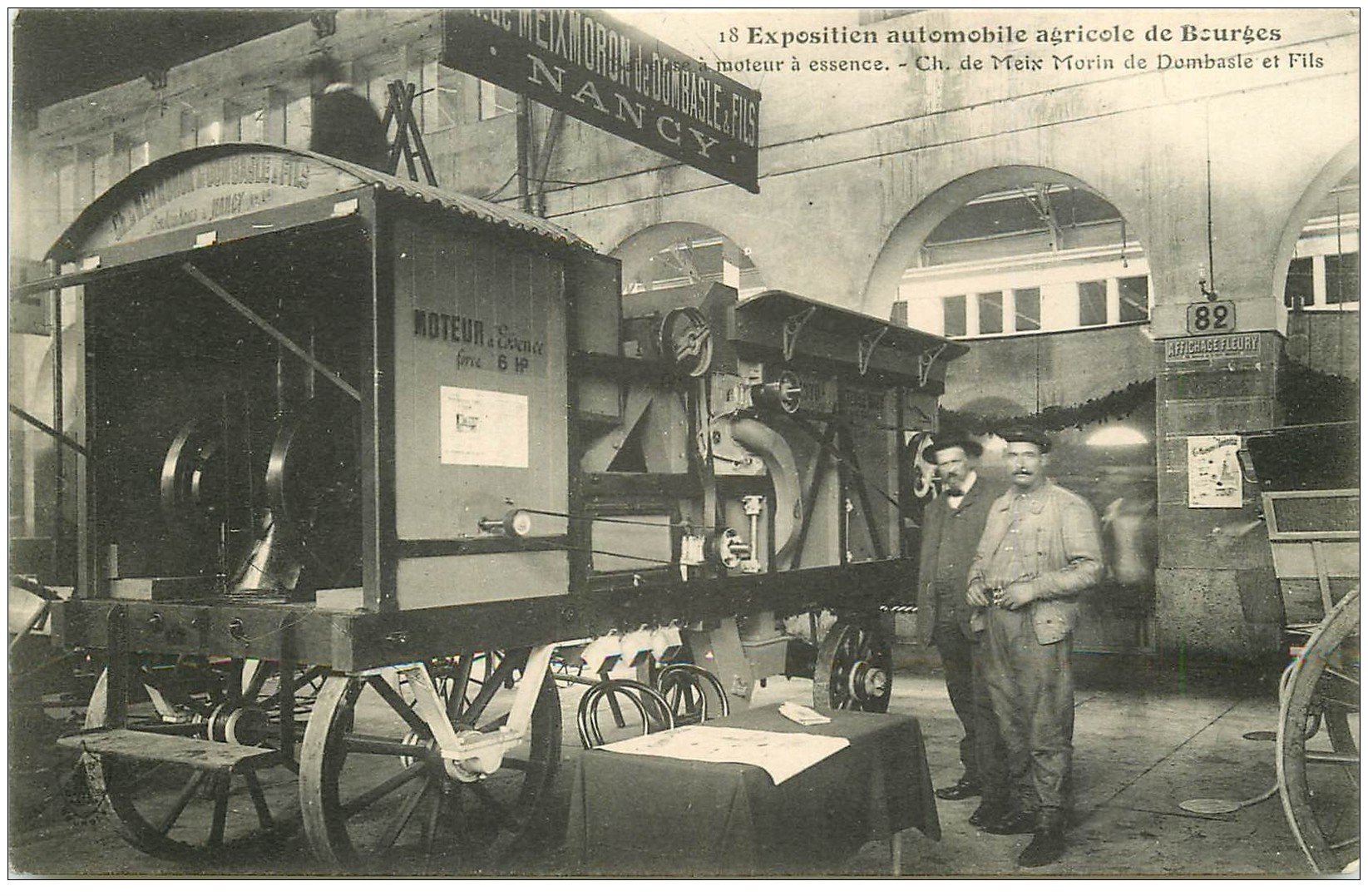 carte postale ancienne 18 BOURGES. Exposition Automobile Agricole en 1908. Batteuse moteur à essence. Superbe et Rare.