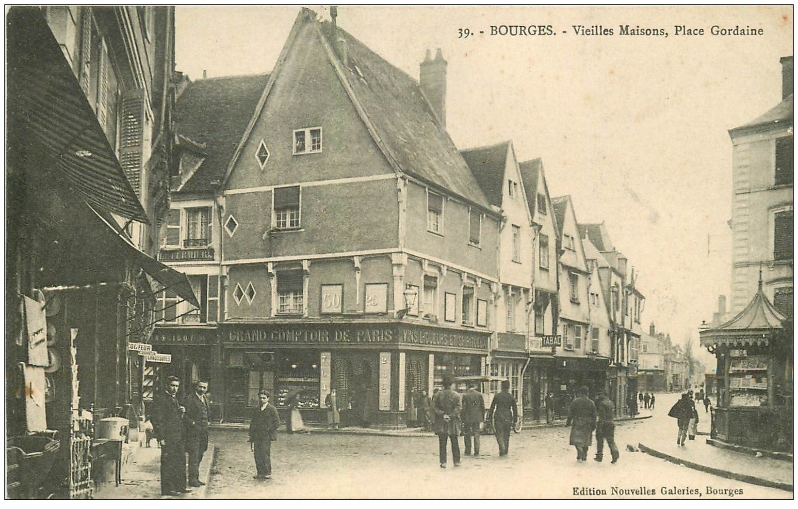 18 BOURGES. Grand Comptoir de Paris Place Gordaine . Kiosque à journaux et Tabac