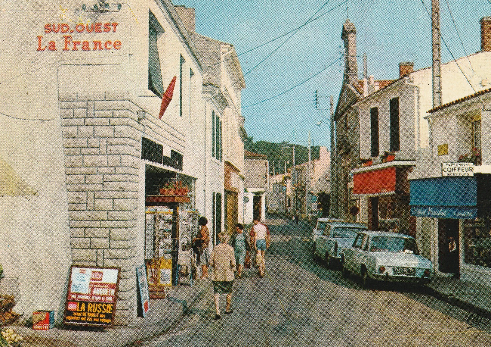 17 Saint-Trojan-les-Bains. Tabac cartes postales rue de la République 1977