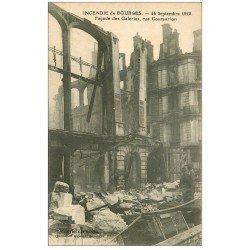 carte postale ancienne 18 BOURGES. Incendie 1928. Galeries rue Coursarlon avec personnages