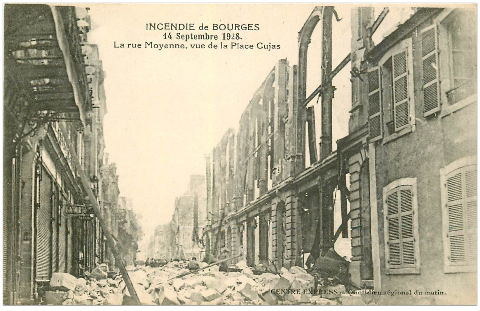carte postale ancienne 18 BOURGES. Incendie 1928. Rue Moyenne de la Place Cujas
