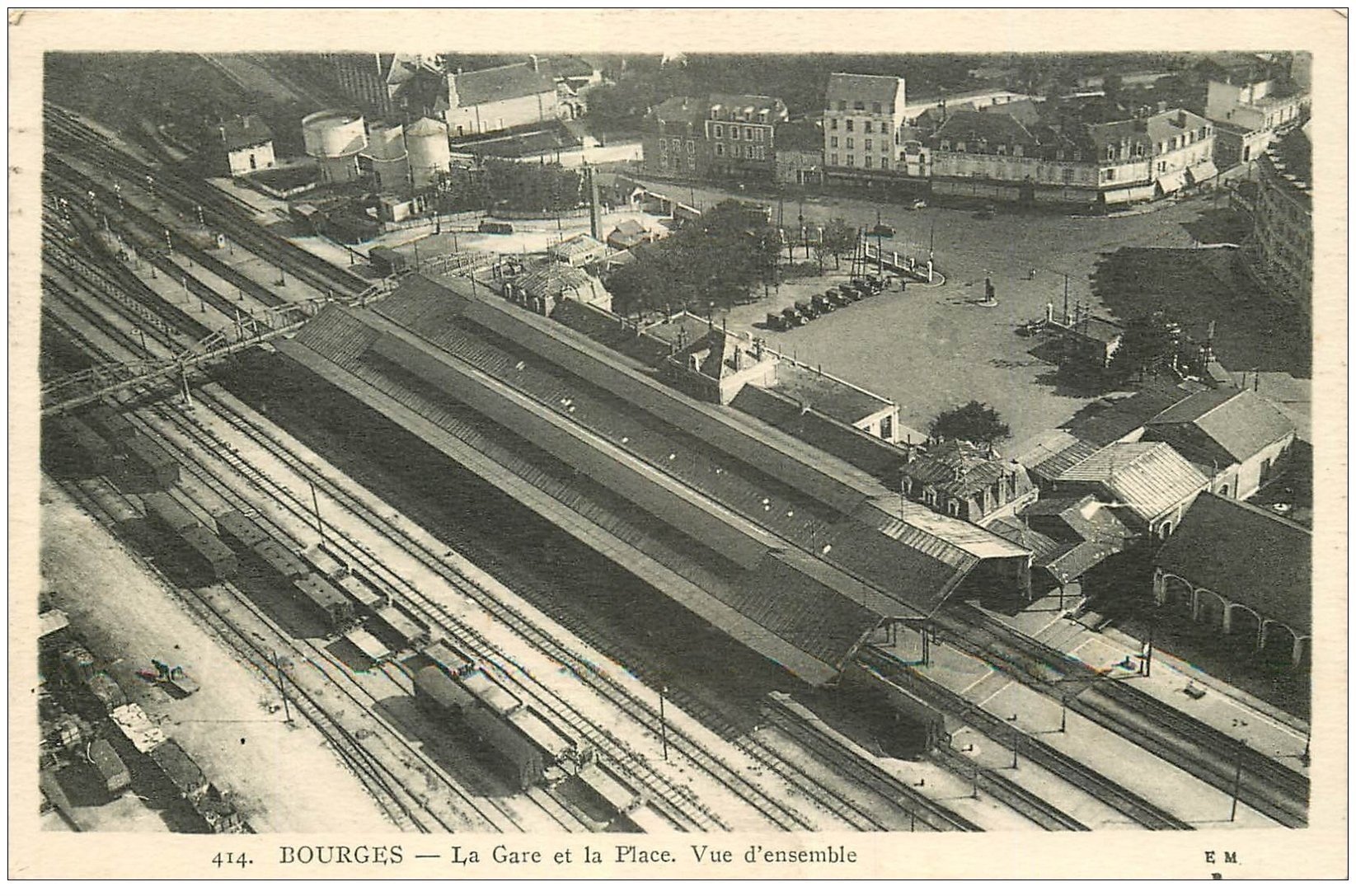 carte postale ancienne 18 BOURGES. La Gare et la Place 1939 vue aérienne