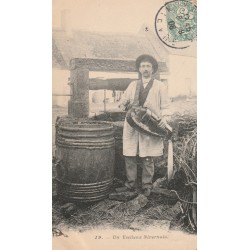 58 FOLKLORE NIEVRE. Un Vielleux Nivernais 1906