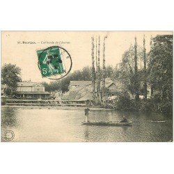 carte postale ancienne 18 BOURGES. Les bords de l'Auron animés transport en barque