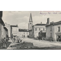 54 LAY-SAINT-CHRISTOPHE. Une Rue Café Lamadon avec Fontaine 1913