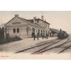77 CRECY-LA-CHAPELLE. Entrée d'un Train locomotive dans la Gare