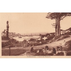 29 DOUARNENEZ. Lavandières au lavoir des Plomarc'h 1930