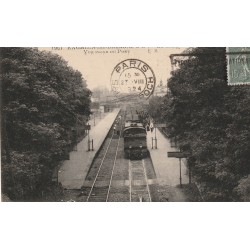 95 ENGHIEN-LES-BAINS. Entrée d'un train locomotive dans la Gare 1924