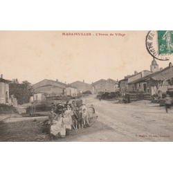 54 MARAINVILLER. Enfants à l'Entrée du Village 1913