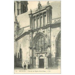 carte postale ancienne 18 BOURGES. Portail de l'Eglise Notre-Dame animé