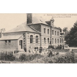 80 PENDE. Mairie et Ecoles avec ronde d'écolières 1917