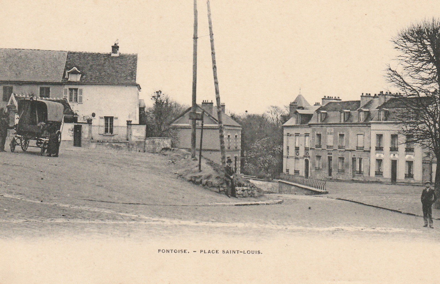 CPA Pontoise La Rue Victor-Hugo un Jour de Marche FRANCE (1308593