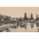 27 SERQUIGNY. Pêcheurs en barque sur les bords de la Charentonne