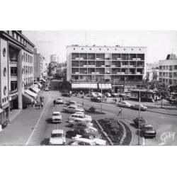 56 LORIENT. Place Aristide Briand 1966, La Rotonde et Le Royal