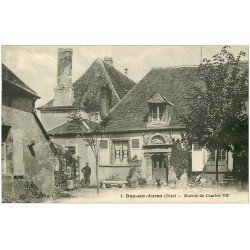 carte postale ancienne 18 DUN-SUR-AURON. Maison de Charles VII avec Gardien. Expédiée qu'en 1948...