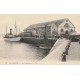 2 cpa 44 LE CROISIC. Plage Sanatorium de Saint-Jean-de-Dieu et la Poissonnerie