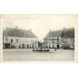 carte postale ancienne 18 HENRICHEMONT. Place Henri IV et Rue du Sud 1945. Hôtel du Boeuf et Café de la Poste