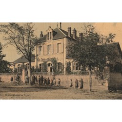 58 FOURS. Ecole de Garçons. Carte toilée vers 1913