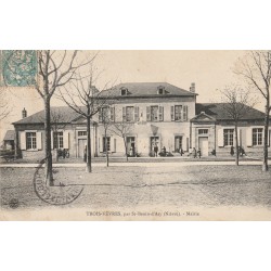 58 TROIS-VÊVRES. La Mairie 1908 animation