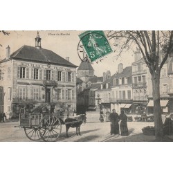 58 LA CHARITE-SUR-LOIRE. La Mairie Place du Marché avec attelage vers 1910