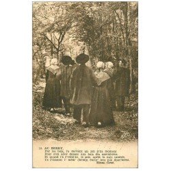 carte postale ancienne 18 LE BERRY. La traversée du Bois pour aller au Bal 1951