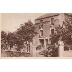 58 DUN-LES-PLACES. L'Auberge Ensoleillée animée