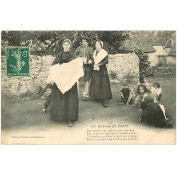 carte postale ancienne 18 LE BERRY. Le Baptême 1912 avec Enfants espiègles