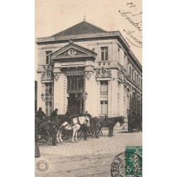 18 BOURGES. Fiacres avec Cochers devant Ecole Nationale des Beaux-Arts 1907