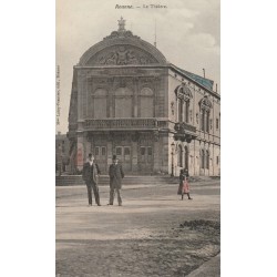 42 ROANNE. Belle animation devant le Théâtre