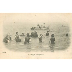 76 DIEPPE. Baigneurs avec Maître-Nageur vers 1900