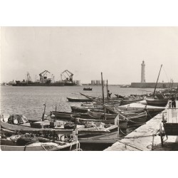34 SETE CETTE. Barques de Pêcheurs dans le Port et le Phare 1960