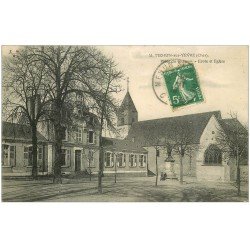 carte postale ancienne 18 MEHUN-SUR-YEVRE. Place du Château Eglise et Ecole 1913