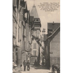 10 TROYES. Place du Marché au Pain, rue Urbain IV, Clocher et Beffroi de Saint-Jean