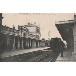 95 VILLIERS-LE-BEL-GONESSE. Arrivée d'un train en Gare