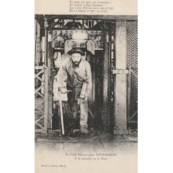 59 DENAIN. Le Poète Mineur Mousseron à la remonte de la Mine 1936