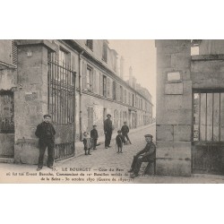 93 LE BOURGET. Cour du Parc bien animé