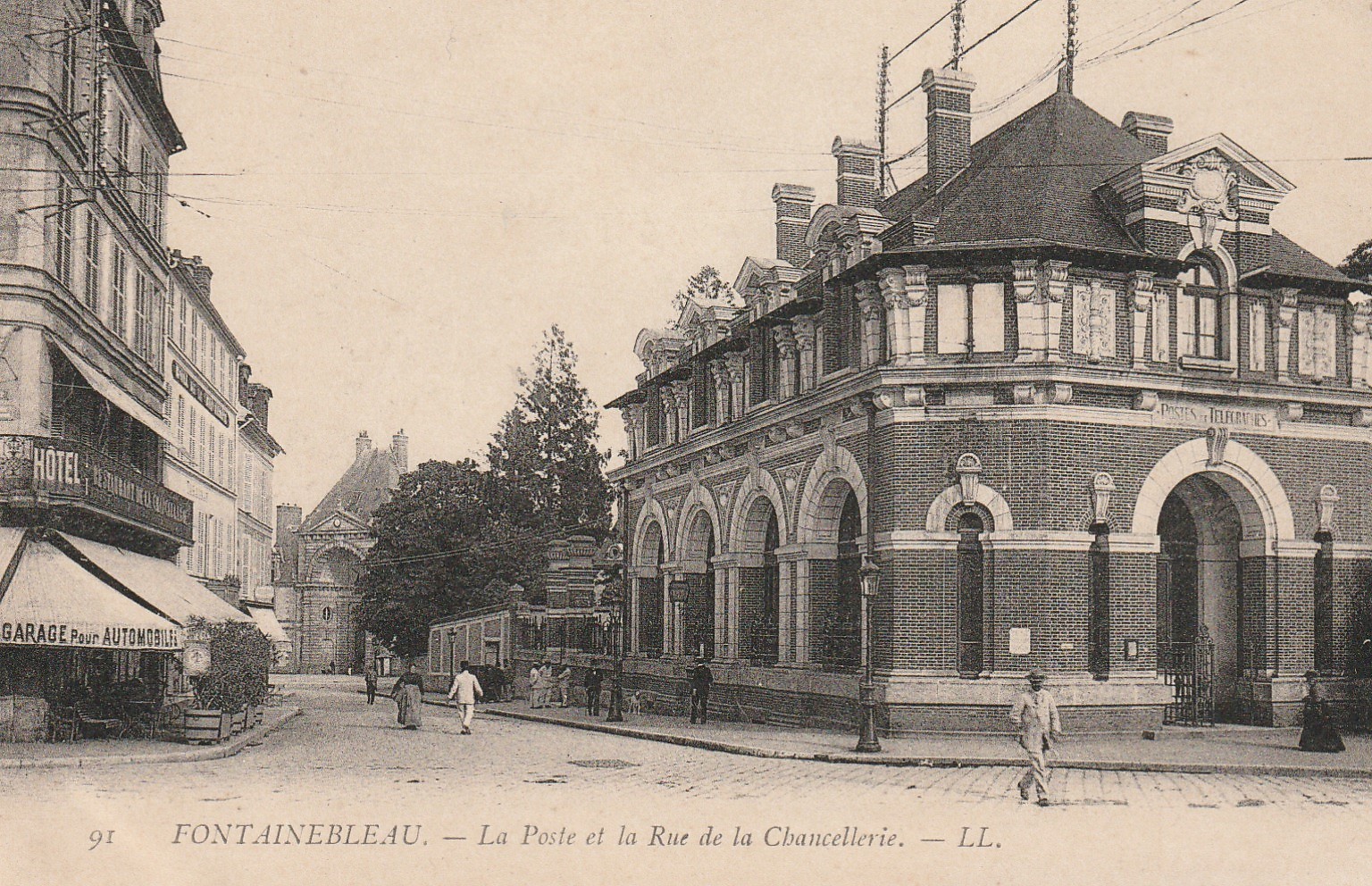 CPA Fontainebleau Entree de la rue Grande FRANCE (1289957) - eBay