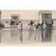 62 CALAIS. Ancienne Route du Casino animée et Enfants sur la Plage Heure du Bain avec cabines roulante