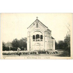 carte postale ancienne 18 SAINTE-SOLANGE. La Chapelle Bergère et son troupeau de Moutons 1942
