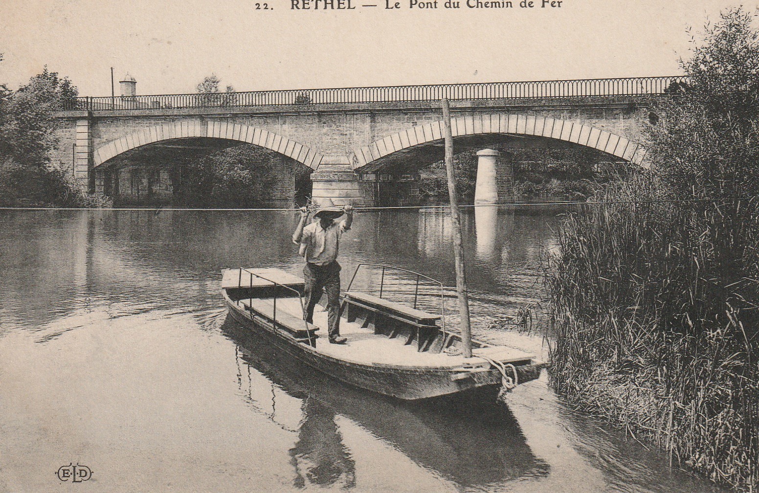 08 RETHEL Pont Chemin de Fer et Passeur en barge, Crèche Hyppolyte-Noiret, Café Av Thiers 1910