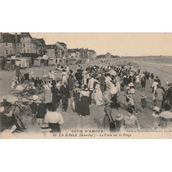 Magnifique lot 2 CPA 44 LA BAULE. La Foule sur la Plage et le Quai 1911