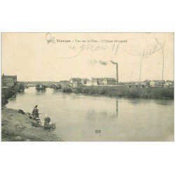 carte postale ancienne 18 VIERZON. L'Usine élévatoire. Lavandières bord du Cher 1918